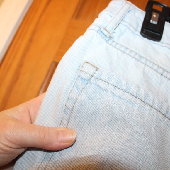 Forever 21 Premium Light Wash Relaxed Fit Jean - Size 29 - Picture 7 of 11